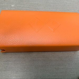 Smoke & Mirrors Woman’s Sunglasses